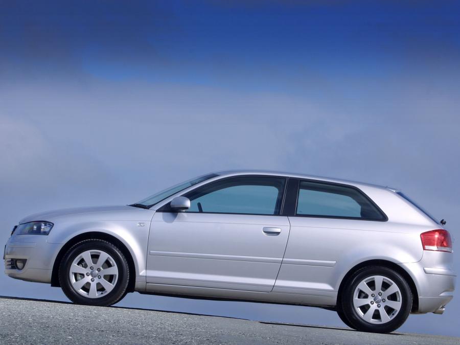  Audi A3 2.0 FSI (8P) 2003 года  (UK) (фото 9 из 9)